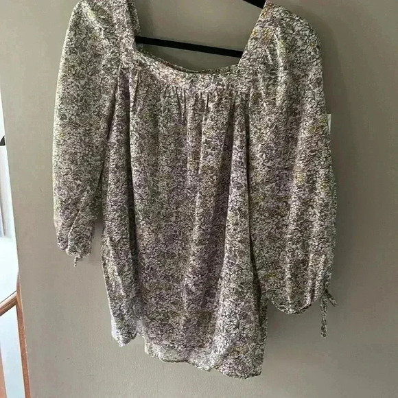 LC Lauren Conrad Tops - LC Lauren Conrad Floral Long Puff Sleeve
